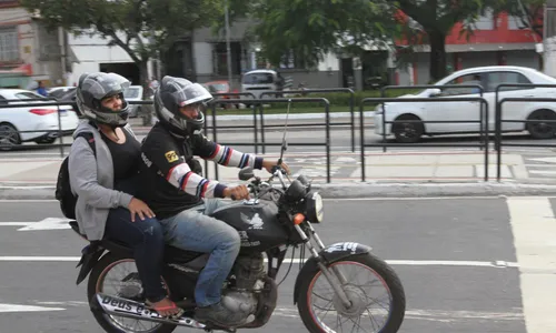 
          Imagem ilustrativa da imagem Mototáxis ainda circulam sem regras
          