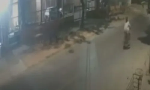 
          Imagem ilustrativa da imagem Mulher cai da bicicleta após passar mal, morre e é roubada
          