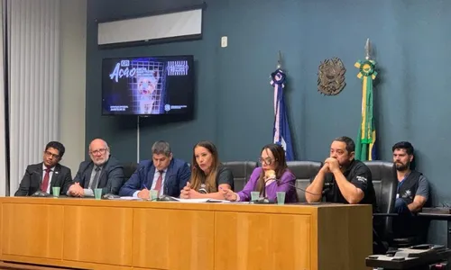 
          Imagem ilustrativa da imagem Mulher depõe em CPI após abandonar pet em Jardim Camburi
          