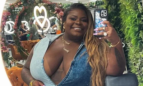 
          Imagem ilustrativa da imagem 'Mulher gorda não pode ter um homem maravilhoso?', desabafa Jojo Todynho em live
          