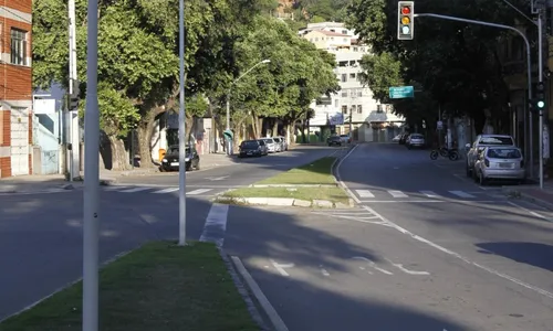 
          Imagem ilustrativa da imagem Mulher morre após cair de garupa de moto durante acidente em Vitória
          