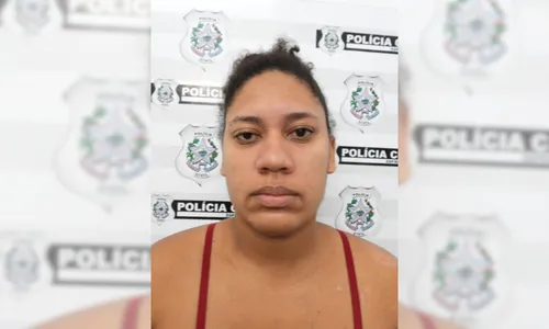 
          Imagem ilustrativa da imagem Mulher suspeita de promover ataques em morros de Vitória é presa
          