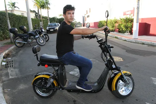 
          Imagem ilustrativa da imagem Multa para quem guiar moto elétrica sem carteira
          