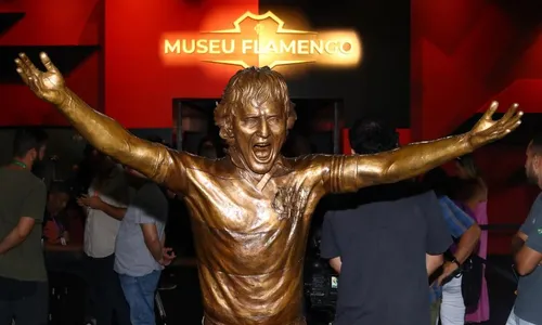 
          Imagem ilustrativa da imagem Museu do Flamengo tem primeiro contrato de Zico e história do Mundial em mangá
          