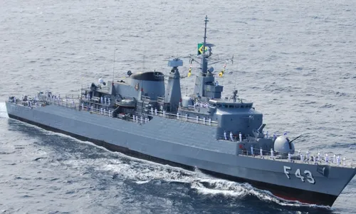 
          Imagem ilustrativa da imagem Navio de guerra construído na Inglaterra abre visitação no Porto de Vitória
          