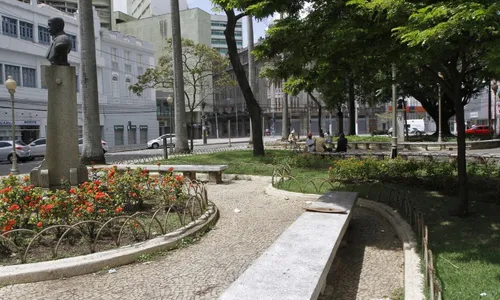 
          Imagem ilustrativa da imagem Negociações para novas lojas e apartamentos no centro de Vitória
          