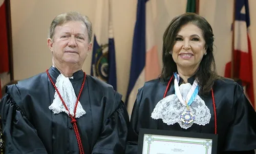 
          Imagem ilustrativa da imagem Nova desembargadora  é empossada no TJES
          