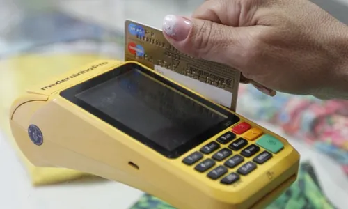 
          Imagem ilustrativa da imagem Nova lei vai limitar dívida e reduzir juros do cartão
          