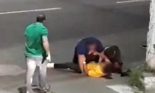 
          Imagem ilustrativa da imagem Novas imagens mostram briga entre policiais militares na Praia do Canto
          