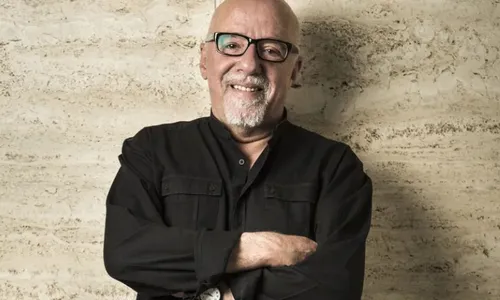 
          Imagem ilustrativa da imagem Novo livro de Paulo Coelho chega ao Brasil
          