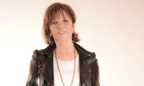 
          Imagem ilustrativa da imagem Novo livro de suspense com a marca de Nora Roberts
          