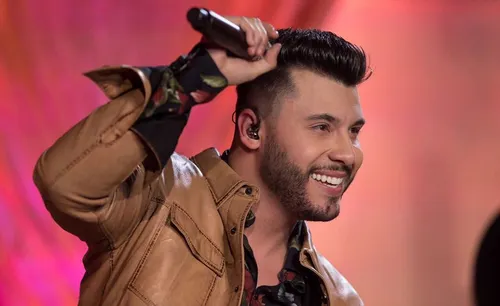 
          Imagem ilustrativa da imagem Ônibus com parte da equipe de Murilo Huff sofre acidente
          