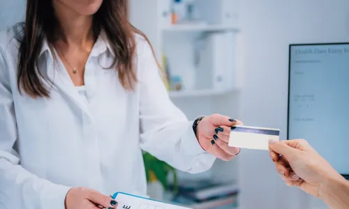 
          Imagem ilustrativa da imagem Operadora de saúde é condenada por negar migração de plano a paciente com câncer
          