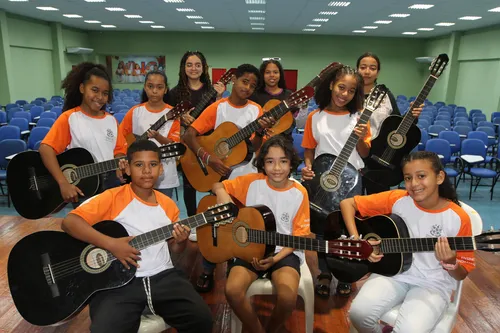 
          Imagem ilustrativa da imagem Orquestras viram aliadas na hora da aprendizagem
          