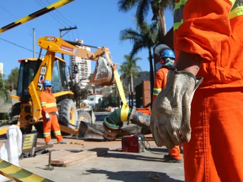 
          Imagem ilustrativa da imagem PAC vai destinar R$ 1,7 trilhão em investimentos públicos e privados para obras
          