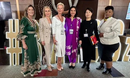 
          Imagem ilustrativa da imagem PSDB faz resgate de tucano e de Aécio, que surge com promessa
          