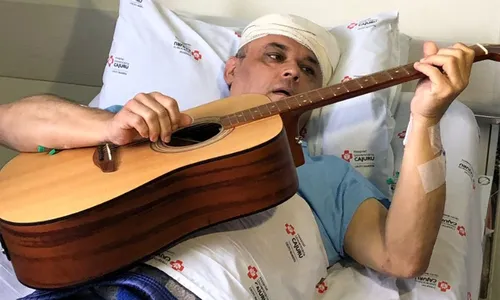 
          Imagem ilustrativa da imagem Paciente canta e toca violão durante cirurgia cerebral em Curitiba
          