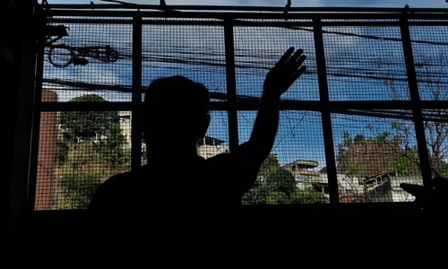 
          Imagem ilustrativa da imagem Paciente morre após ser atingido por bala perdida dentro de clínica em Vitória
          