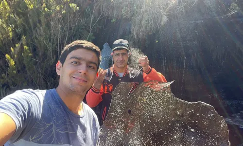 
          Imagem ilustrativa da imagem Pai e filho registram cachoeira congelada no Caparaó capixaba
          