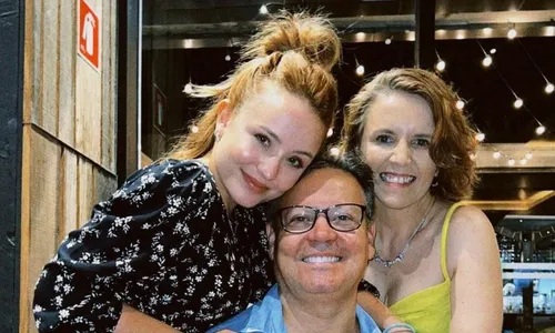 
          Imagem ilustrativa da imagem Pais de Larissa Manoela publicam carta aberta e atriz reage
          