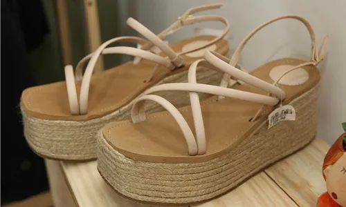 
          Imagem ilustrativa da imagem Peças a partir de 5 reais em encontro de brechós
          