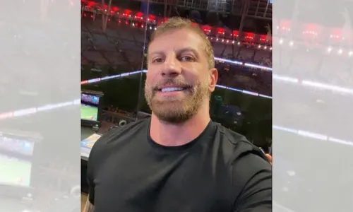 
          Imagem ilustrativa da imagem Pedrinho quer concorrer à presidência do Vasco com Felipe e Edmundo
          