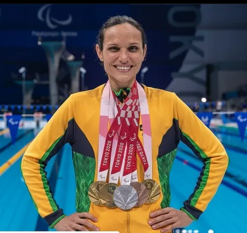 
          Imagem ilustrativa da imagem Pernambucana Carol Santiago é recordista em Mundial de Natação Paralímpica
          