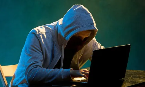 
          Imagem ilustrativa da imagem Perseguição do ex leva 500 mulheres à polícia no ES
          