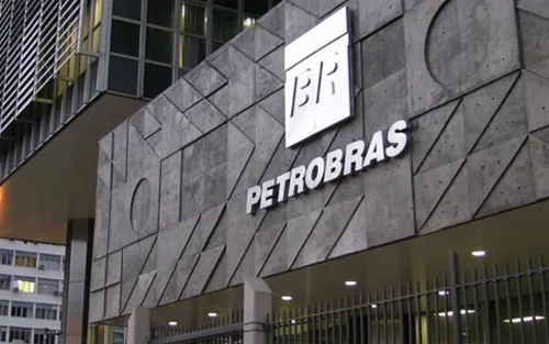 
          Imagem ilustrativa da imagem Petrobras convoca 2.710 aprovados em concursos para assumir vagas
          