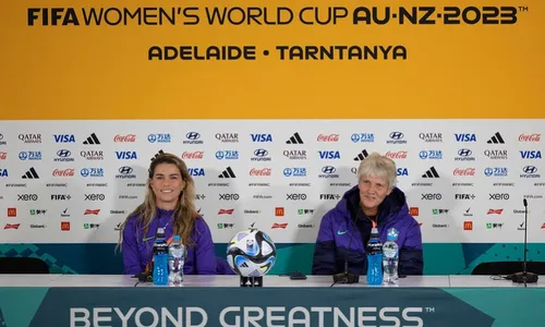 
          Imagem ilustrativa da imagem Pia garante "Marta 100%" para estreia na Copa do Mundo Feminina
          