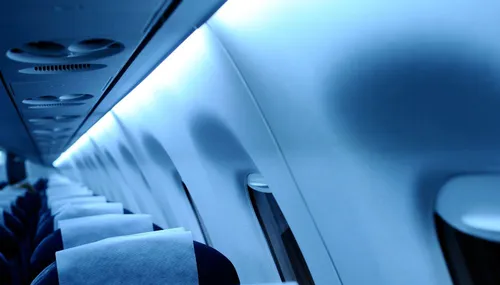 
          Imagem ilustrativa da imagem Piloto passa mal em voo comercial e morre após pouso para emergência
          