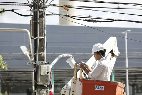 
          Imagem ilustrativa da imagem Pluviômetros e sensores de alagamento são instalados no Recife
          