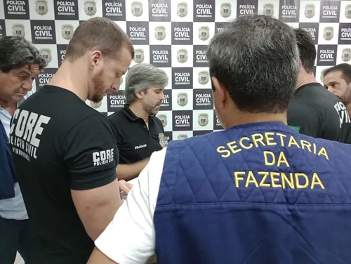 
          Imagem ilustrativa da imagem Polícia Civil prende quadrilha por roubo de ouro e lavavagem de dinheiro
          