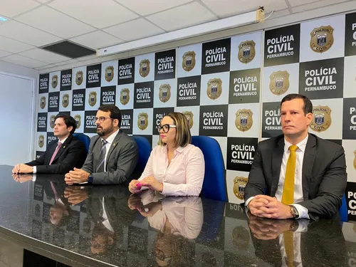 
          Imagem ilustrativa da imagem Polícia desarticula quadrilha que praticava golpe do iPhone
          