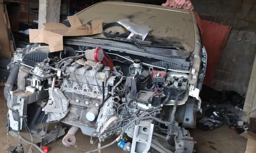 
          Imagem ilustrativa da imagem Polícia descobre oficina que desmanchava carros roubados em Cariacica
          