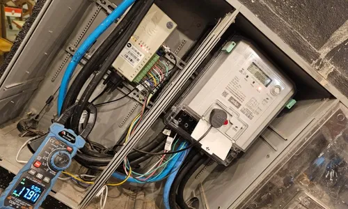 
          Imagem ilustrativa da imagem Polícia flagra furto de energia em botequim de Vila Velha
          