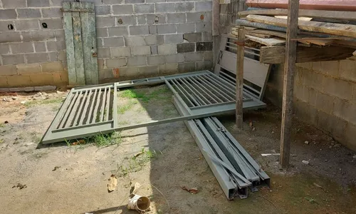 
          Imagem ilustrativa da imagem Polícia recupera portão residencial roubado em cidade do ES
          