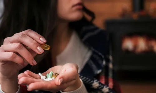 
          Imagem ilustrativa da imagem Popularização de drogas sintéticas preocupa especialistas
          