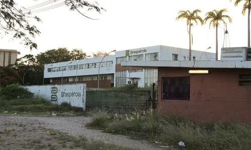 
          Imagem ilustrativa da imagem Preço de terreno da Braspérola em Cariacica cai 50% e chega a R$ 43 milhões
          