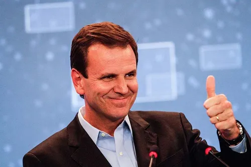 
          Imagem ilustrativa da imagem Prefeito do Rio recebe alta hospitalar após internação para tratar crise renai
          