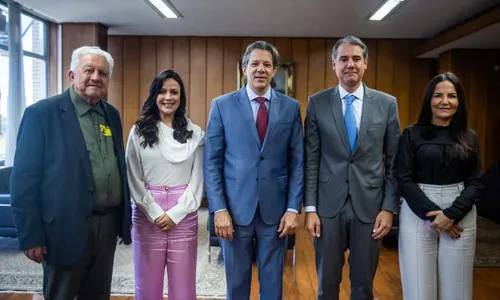 
          Imagem ilustrativa da imagem Prefeitos do estado celebram compensação de R$ 26 bilhões para municípios
          