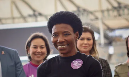 
          Imagem ilustrativa da imagem Pretinha eterniza os pés na Calçada da Fama do Maracanã
          