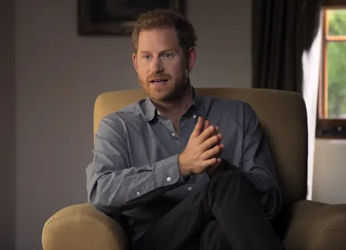 
          Imagem ilustrativa da imagem Príncipe Harry só conseguiu chorar por Diana 16 anos após sua morte
          