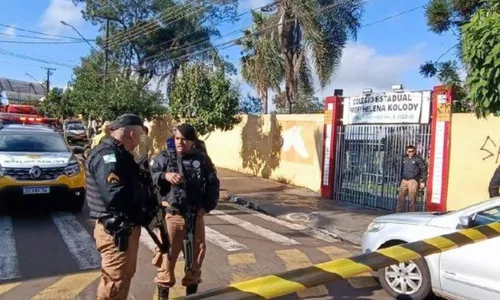 
          Imagem ilustrativa da imagem Professor que imobilizou atirador no PR passou por treinamento, diz governador
          