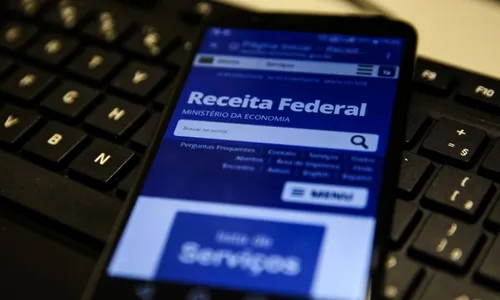 
          Imagem ilustrativa da imagem Professores têm IR maior que milionários
          