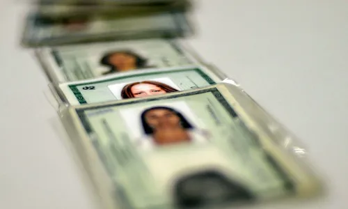 
          Imagem ilustrativa da imagem Quase 11 mil brasileiros mudaram nome em cartório após permissão
          