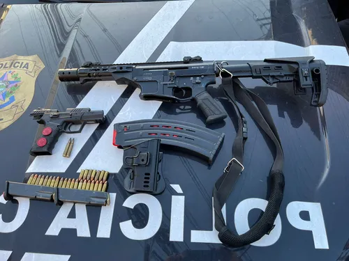 
          Imagem ilustrativa da imagem Quatro pessoas presas e armas apreendidas em operação da polícia no ES
          