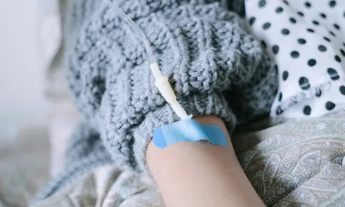 
          Imagem ilustrativa da imagem Quimioterapia pode "acordar" células dormentes de câncer de mama, mostra estudo
          