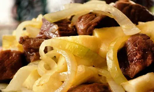 
          Imagem ilustrativa da imagem Quinze receitas de chefs para surpreender amigos e família
          