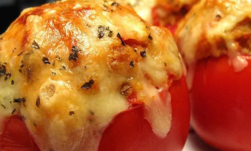 
          Imagem ilustrativa da imagem Quinze receitas de chefs para surpreender amigos e família
          